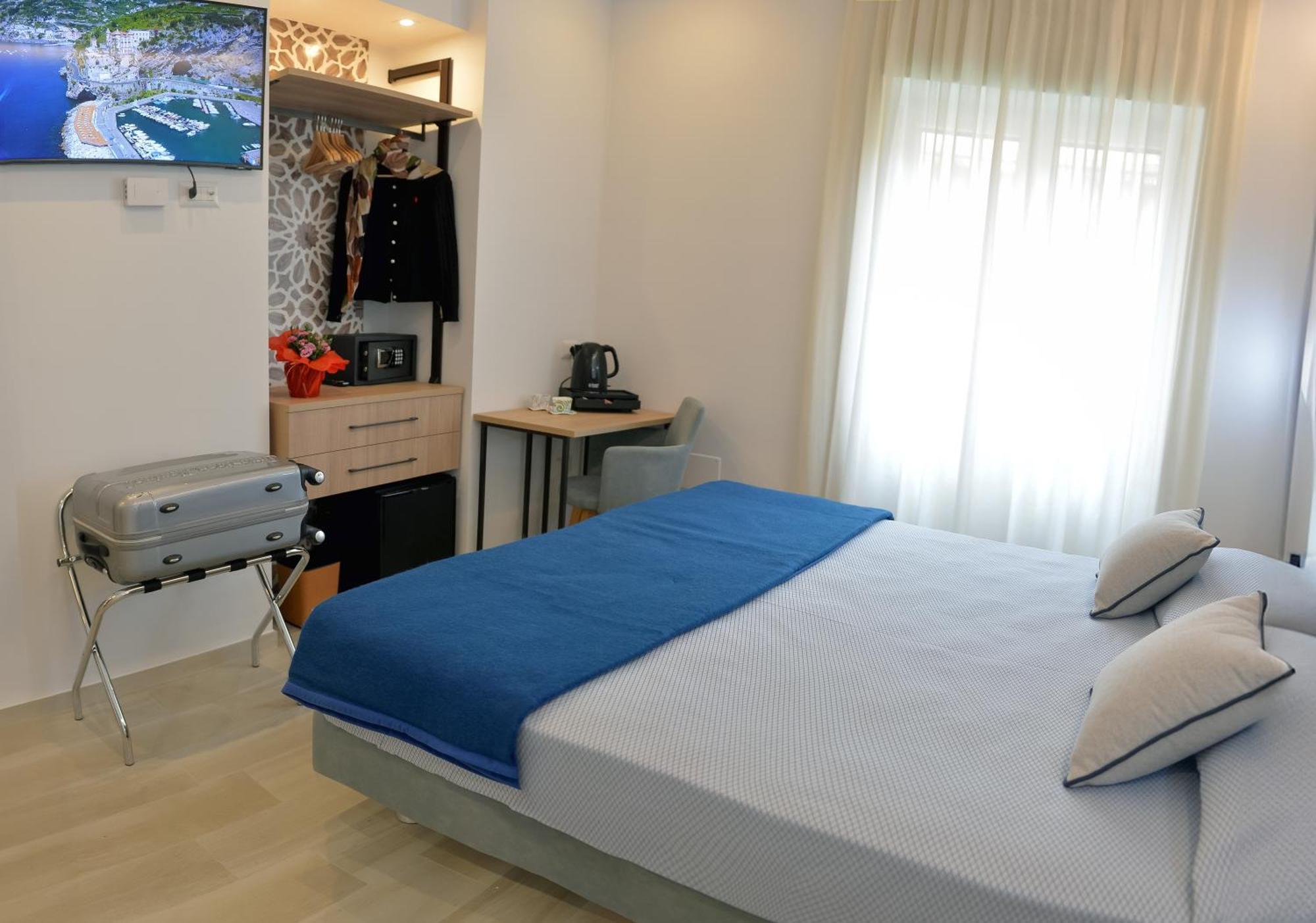Charming Rooms Amalfi Coast Maiori Exterior photo