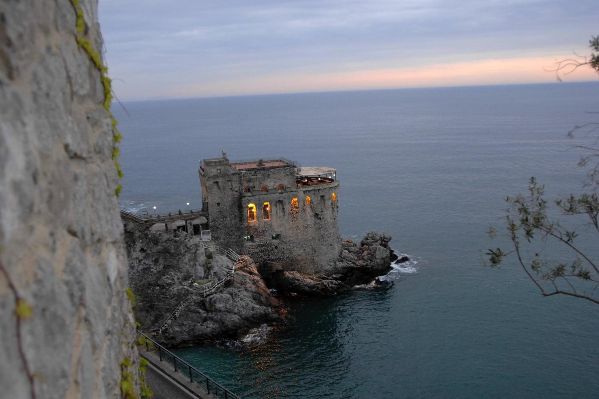 Charming Rooms Amalfi Coast Maiori Exterior photo